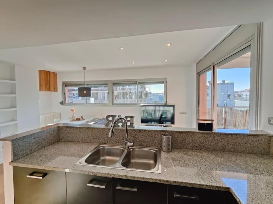 Large Terrace Luxury Apartment Sant Adria de Besos Bagian luar foto