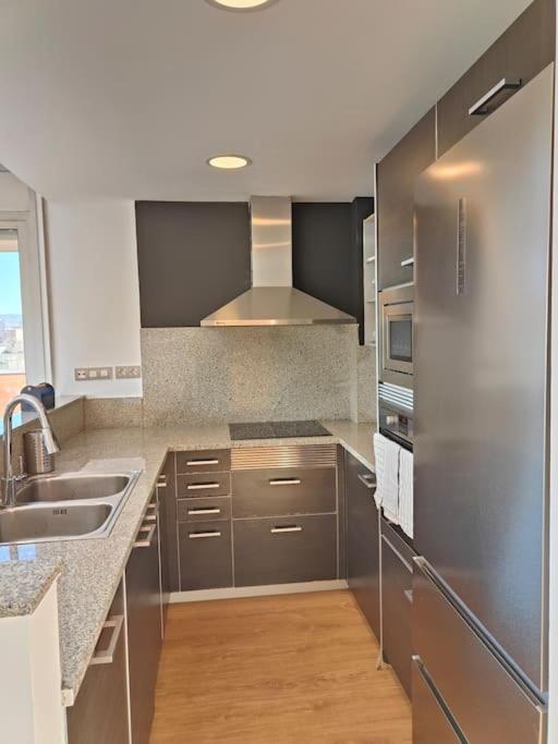 Large Terrace Luxury Apartment Sant Adria de Besos Bagian luar foto